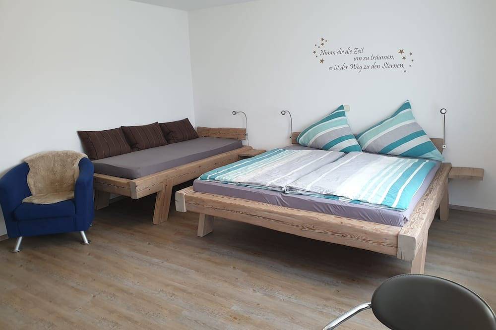 Ganze Wohnung, Geräumige Ferienwohnung (108 qm) für bis zu 5 Personen mit eigener Terrasse in Thanstein, Naturpark Oberpfälzer Wald
