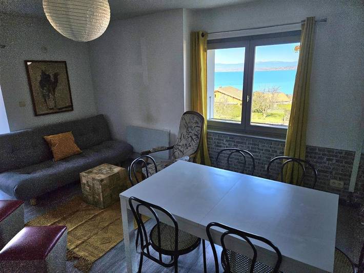 Location de vacances pour 6 personnes, avec vue sur le lac ainsi que jardin et vue, animaux acceptés à Neuvecelle