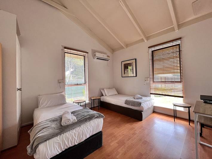 Holiday home for 14 people, with balcony and hot tub as well as garden in South Australia