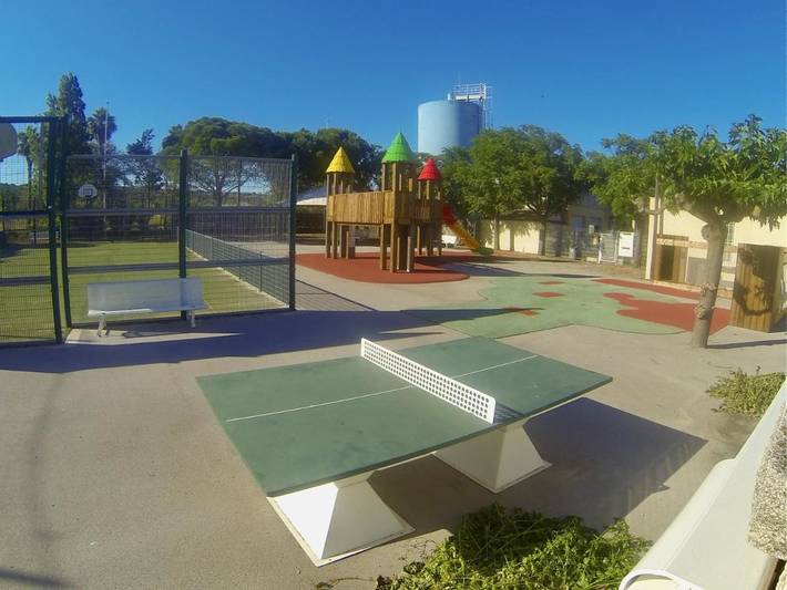 Camping pour 6 personnes, avec vue et piscine ainsi que bassin pour enfant et jardin à Vic-la-Gardiole - 3