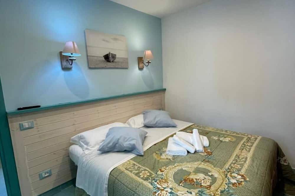 Entire apartment, Two-room apartment, terrace, sea view, mezzanine, first floor in Anzio, Rome Province