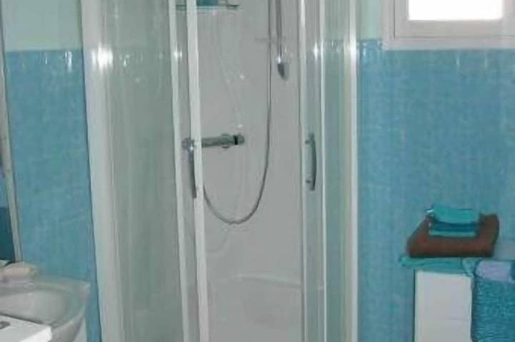 Gîte pour 4 personnes, avec piscine ainsi que terrasse et jardin à Les Mages - 4