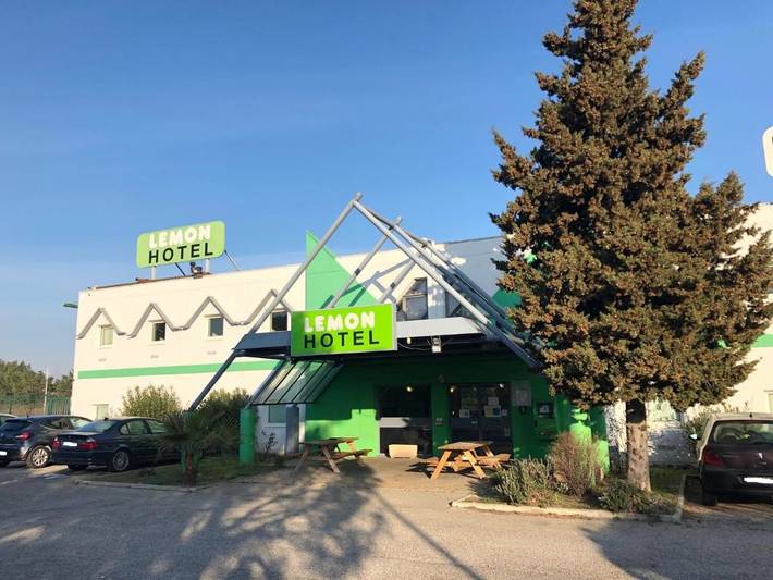Hôtel pour 3 personnes, avec terrasse et jardin, animaux acceptés à Rochefort-du-Gard - 4
