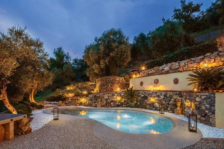 Location de vacances pour 4 personnes, avec jardin ainsi que vue et piscine à Diano San Pietro - 4