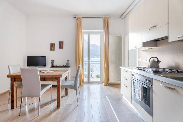 Ferienwohnung für 2 Personen, mit Seeblick und Ausblick sowie Balkon in Torbole - 3