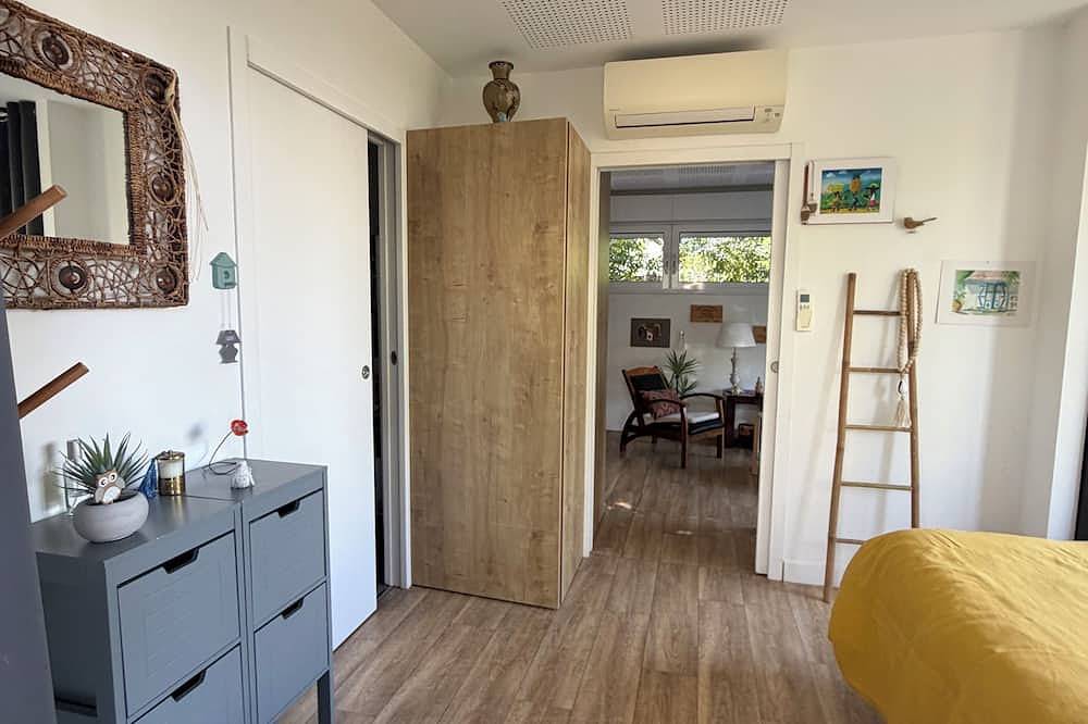Entire apartment, Apartment with private ground-floor entrance; Pets allowed in Le Taillan-Médoc, Bordeaux region