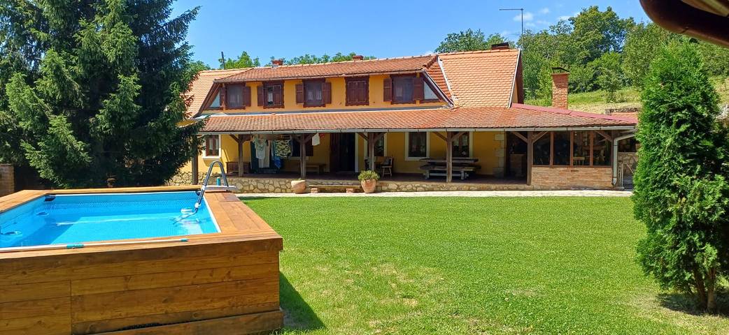 Vakantiehuis voor 8 personen, with zwembad and terras as well as tuin, met huisdier - 1