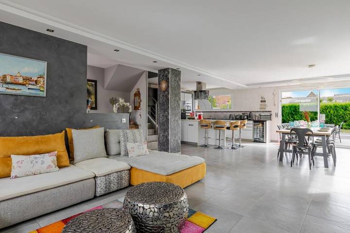 Location de vacances pour 8 personnes, avec jacuzzi ainsi que jardin et piscine à Furdenheim - 4