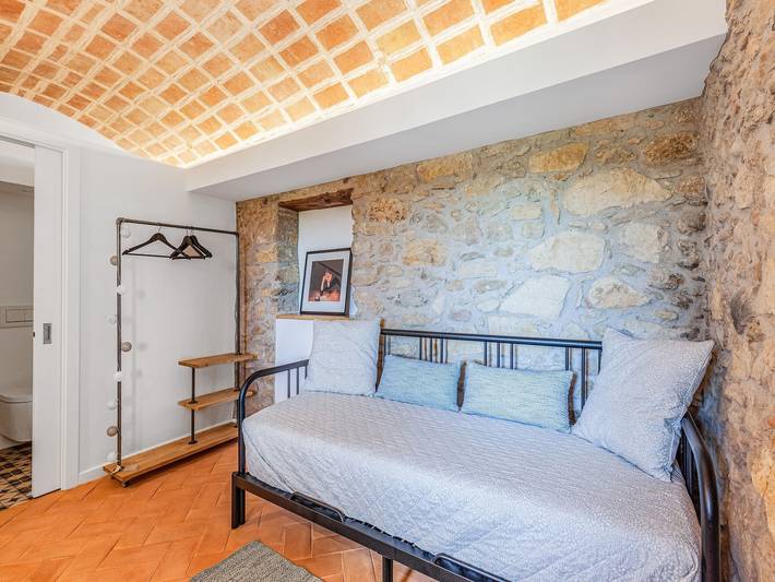 Entire apartment, Apartment 'Mas Moré Petit' with Shared Pool, Wi-Fi and Air Conditioning in Vulpellac, Forallac