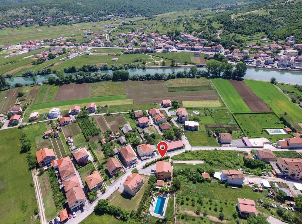 Sobe Melada - Twin Room With Balcony and Mountain View (A2) in Trilj (Dalmacija), Dalmatinska zagora