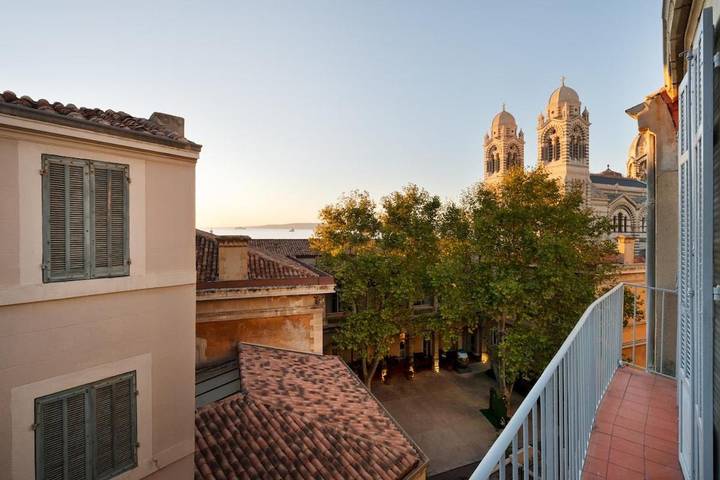 Gîte pour 4 personnes, avec balcon et vue dans Basilique De Sainte Marie Majeure La Major Marseille - 3