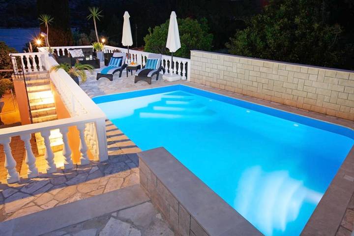 Maison d’hôte pour 12 personnes, avec jacuzzi ainsi que jardin et piscine en Korcula