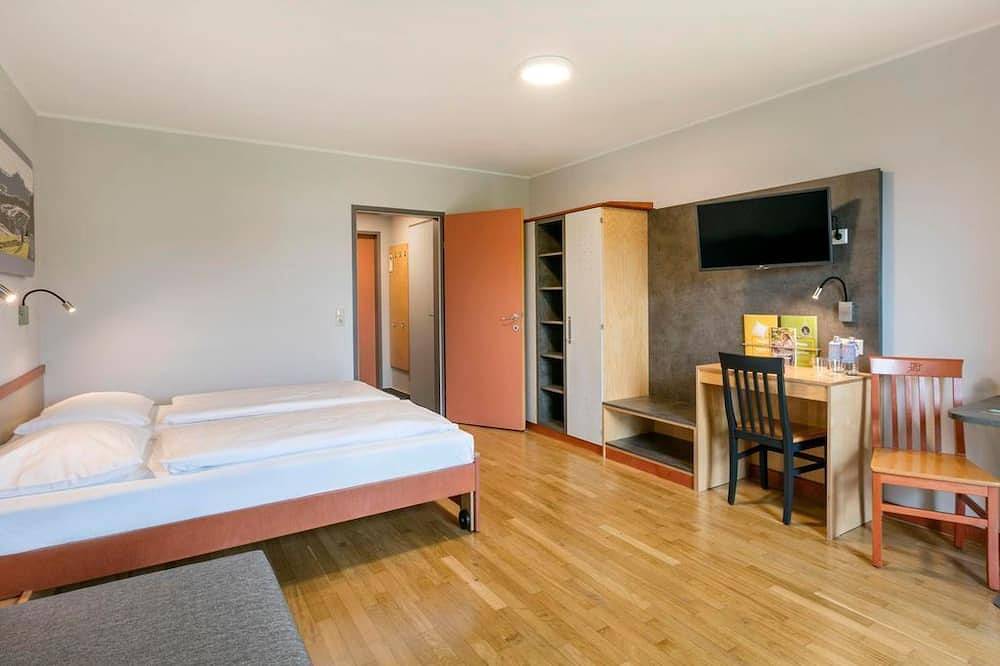 Fünfbettzimmer mit Balkon - Jufa Hotel Vulkanland*** in Südoststeiermark, Gnas