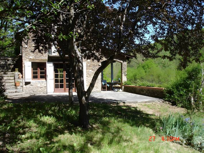 Maison au bord d’une rivière de baignade, 2ha de nature privée, avec terrasse et internet fibre in Crespin, Aveyron