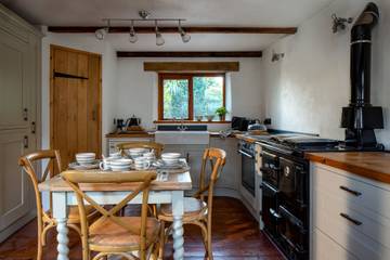 Villa for 4 Guests in South West England, Devon, Picture 3