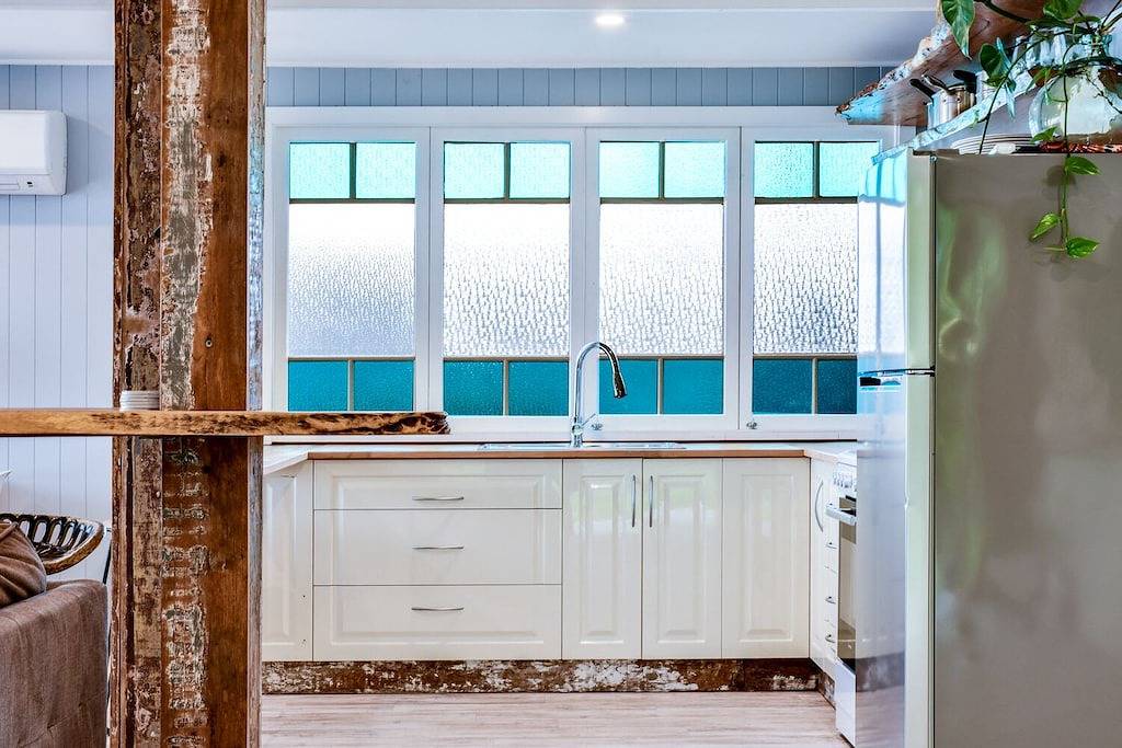 Auf der anderen Straßenseite vom Strand entfernt in Mudjimba, Sunshine Coast