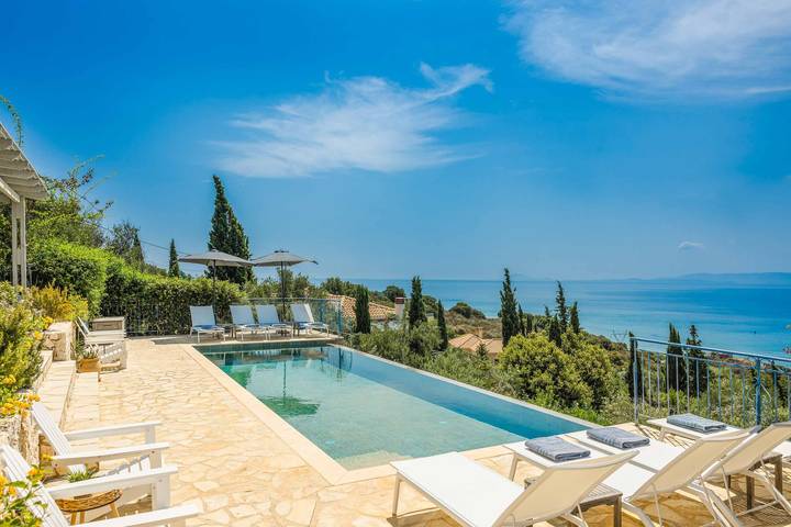 Villa pour 7 personnes, avec terrasse dans Skala