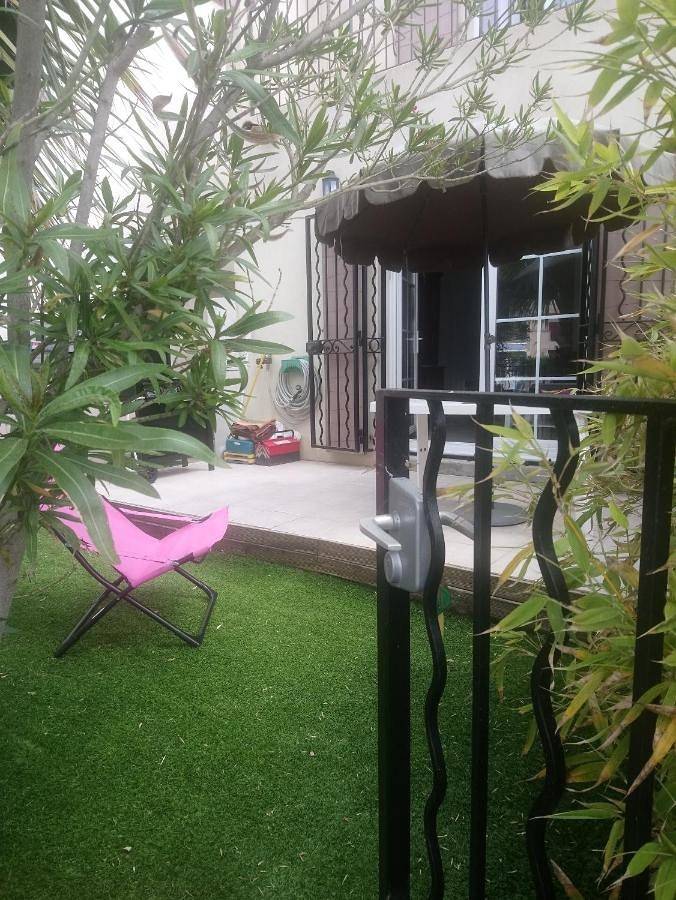 Villa pour 2 personnes, avec Balcon et Terrasse ainsi que Jardin et Vue sur le lac à Aigues-Mortes