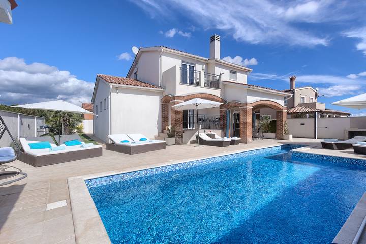 Villa für 8 Personen, mit Garten und Pool sowie Terrasse - 1
