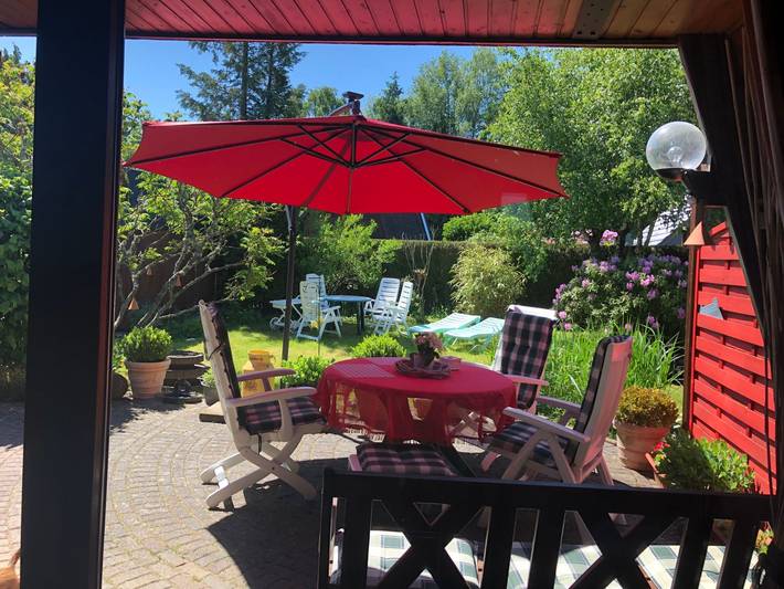 Ferienhaus für 4 Personen, mit Terrasse und Garten sowie Pool und Seeblick in der Eifel - 2