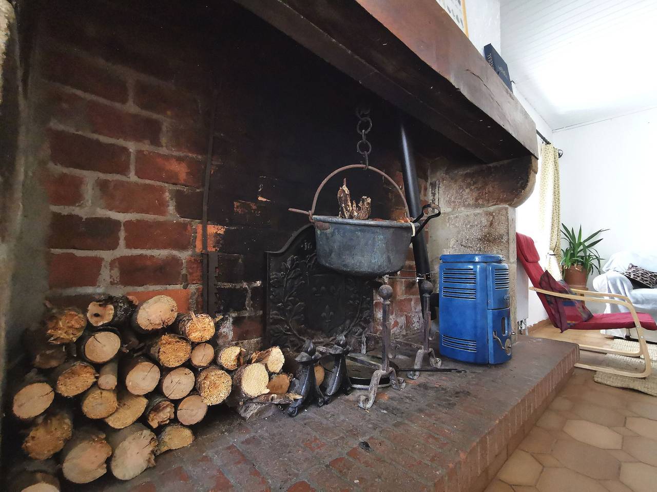 Maison d'hôtes paisible avec petit-déjeuner près de la forêt in Sembadel, Parc Naturel Régional Livradois-Forez