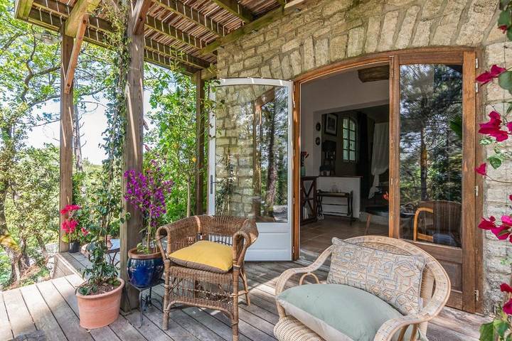 Location de vacances pour 2 personnes, avec vue ainsi que jardin et piscine à Grillon - 4