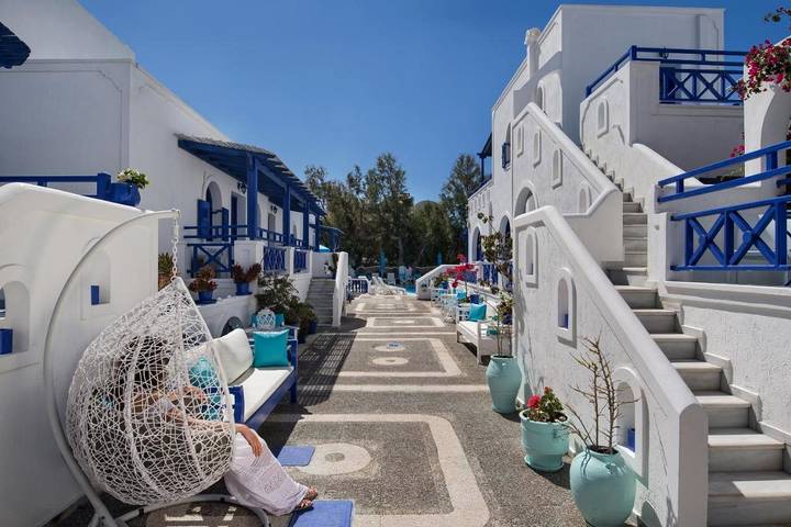 Location de vacances pour 2 personnes, avec piscine ainsi que vue et jardin à Perissa - 3