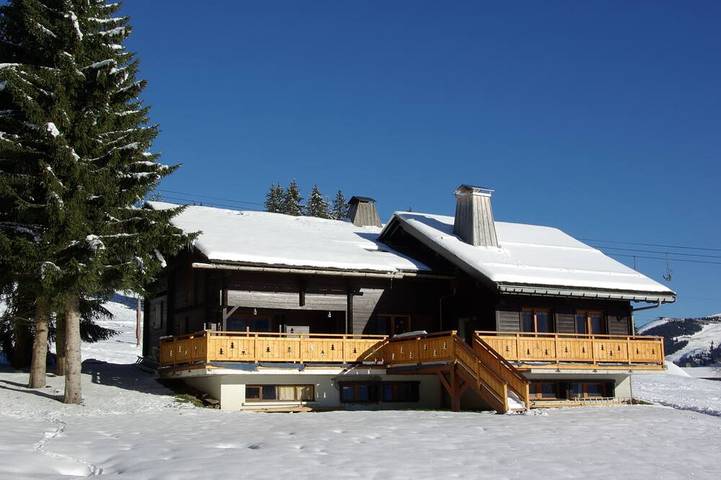 Holiday rental for 14 people, with balcony and garden as well as pool in La Clusaz