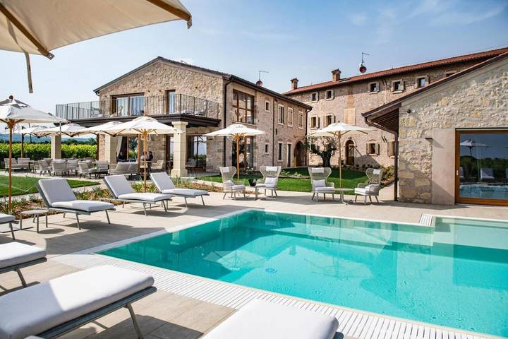 Hôtel pour 2 personnes, avec jardin et vue ainsi que sauna et piscine à Colognola ai Colli