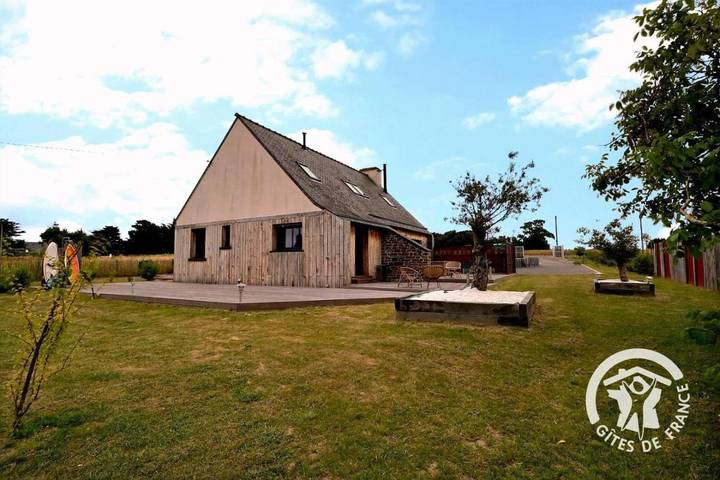 Location de vacances pour 6 personnes, avec terrasse ainsi que jardin et vue dans Plage de la Touesse