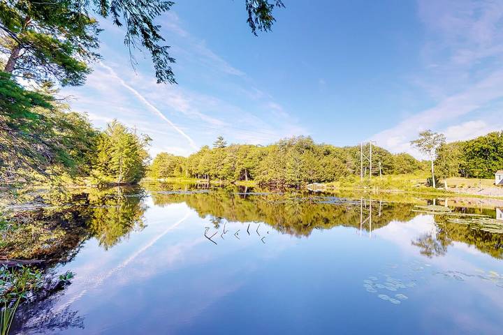 Vacation apartment for 2 people, with yard in Maine