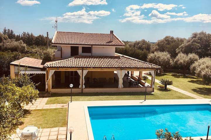 Villa pour 6 personnes, avec jardin et balcon à Floridia