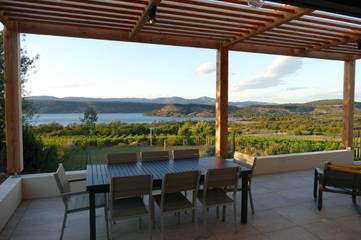Cottage pour 8 personnes, avec vue sur le lac ainsi que vue et jardin à Liausson