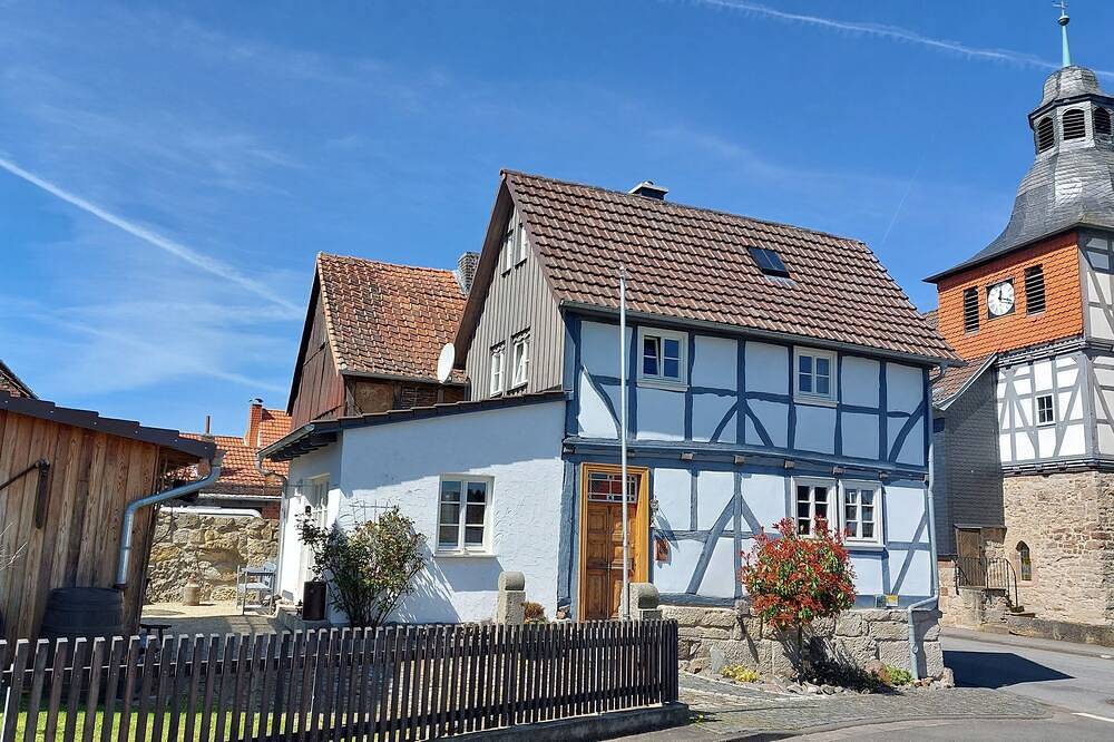 Urlaub in einem Denkmal;    Ausspannen im Geo-Naturpark Frau-Holle-Land, 4 Dtv * in Berkatal, Werra-Meißner-Kreis