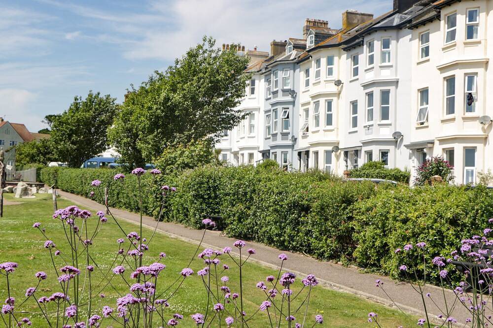 Bay Tree House, pet friendly, with a garden in Seaton, Devon in Devon