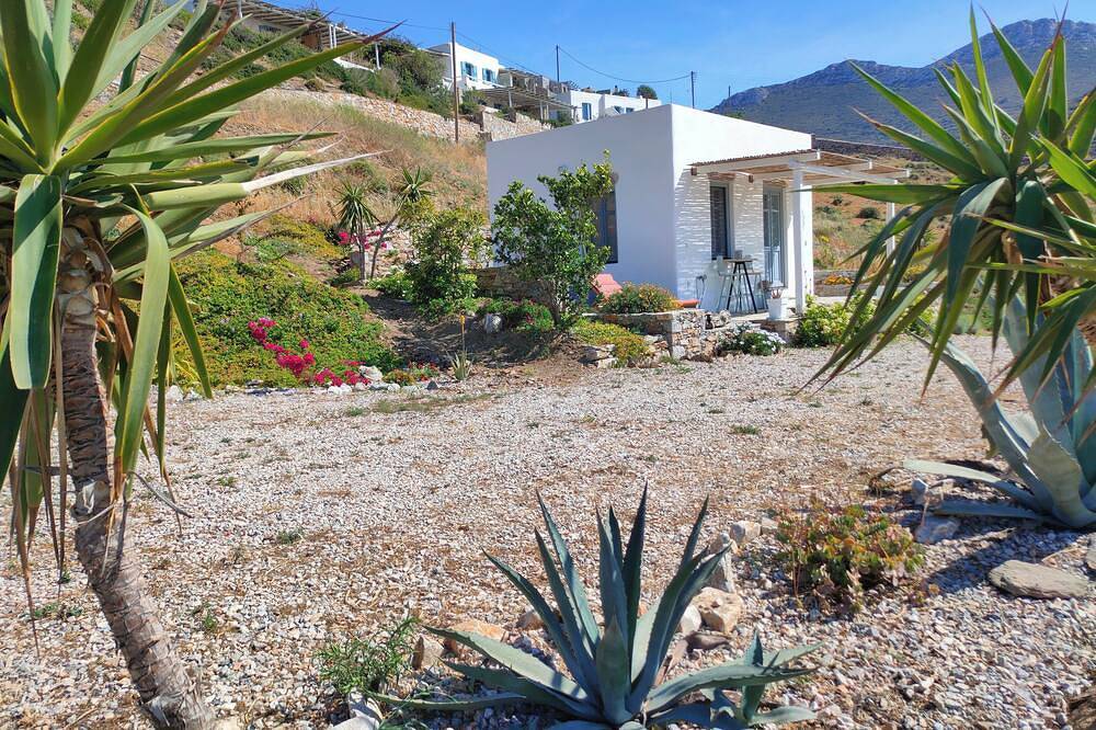 Entire apartment, Cycladic home in Katapola, Greece in Amorgos