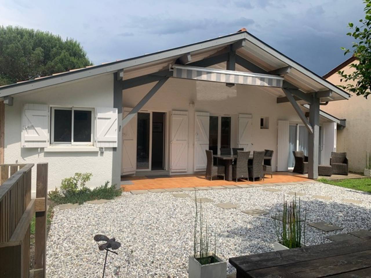 Casa de vacaciones 'Villa Des Ponteils' con piscina privada, Wi-Fi y aire acondicionado in Moliets-et-Maa, Côte d’Argent