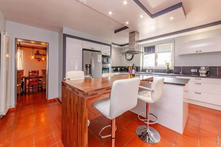 Location de vacances pour 12 personnes, avec Jacuzzi et Terrasse ainsi que Jardin et Piscine à Puybegon - 3