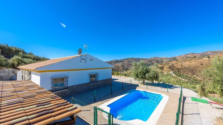 Casa rural para 9 personas, con balcón/terraza y piscina en Riogordo - 2