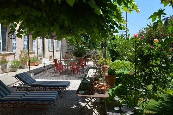 Alojamiento y desayuno para 2 personas, con terraza y jardín - 1