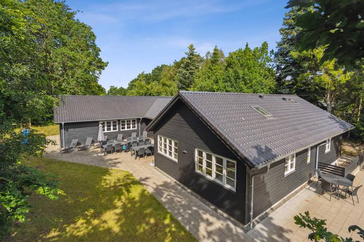 Ferienhaus für 20 Personen, mit Whirlpool und Terrasse sowie Sauna