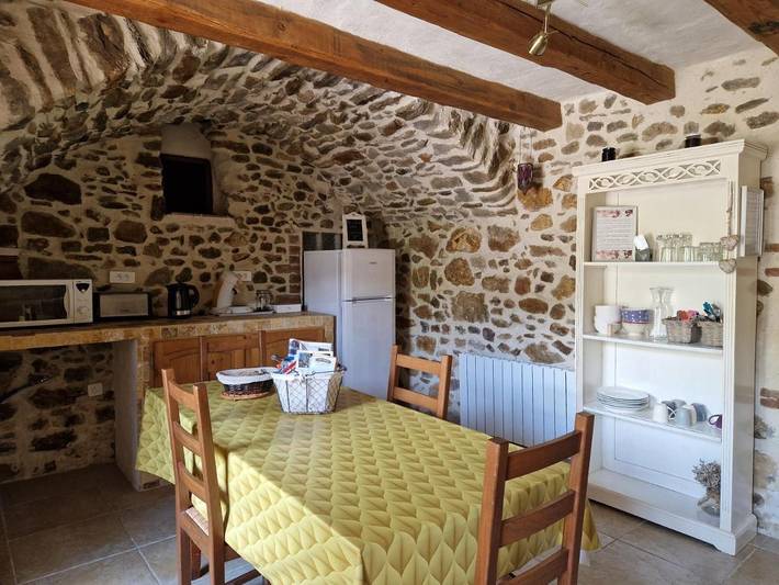 Location de vacances pour 4 personnes, avec piscine ainsi que jardin et vue, animaux acceptés à Saint-Florent-sur-Auzonnet - 3