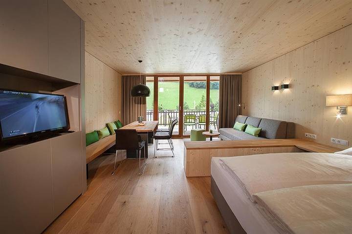 Camping für 6 Personen, mit Balkon und Terrasse sowie Garten und Pool in Tirol - 4