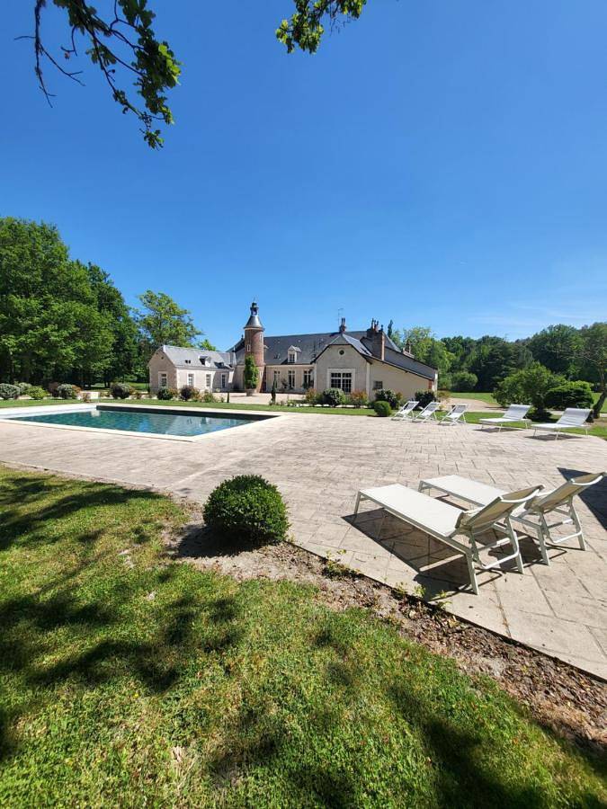Maison d’hôte pour 2 personnes, avec piscine et terrasse ainsi que vue et jardin dans Sologne
