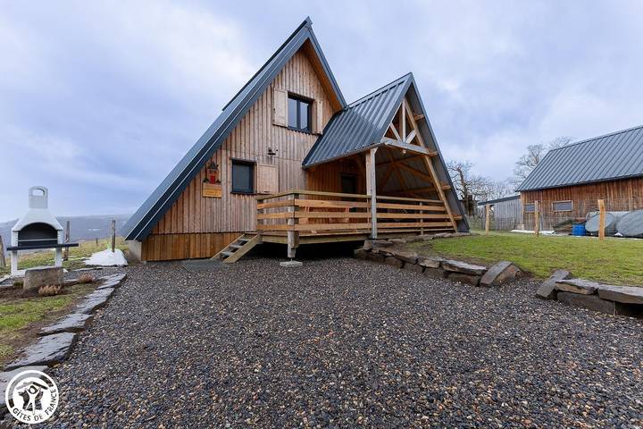 Gîte pour 6 personnes, avec jardin à Besse-et-Saint-Anastaise
