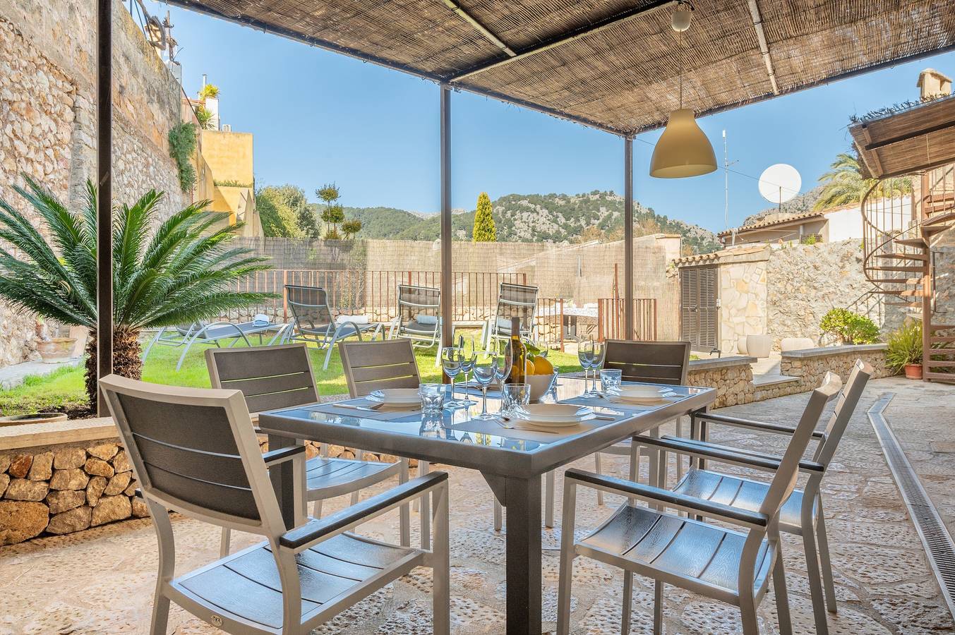 Maison de vacances « Horta Den Menut » avec vue montagne, piscine, Wi-Fi, jardin et terrasse in Torrent de la Vall d'en Marc, Pollença