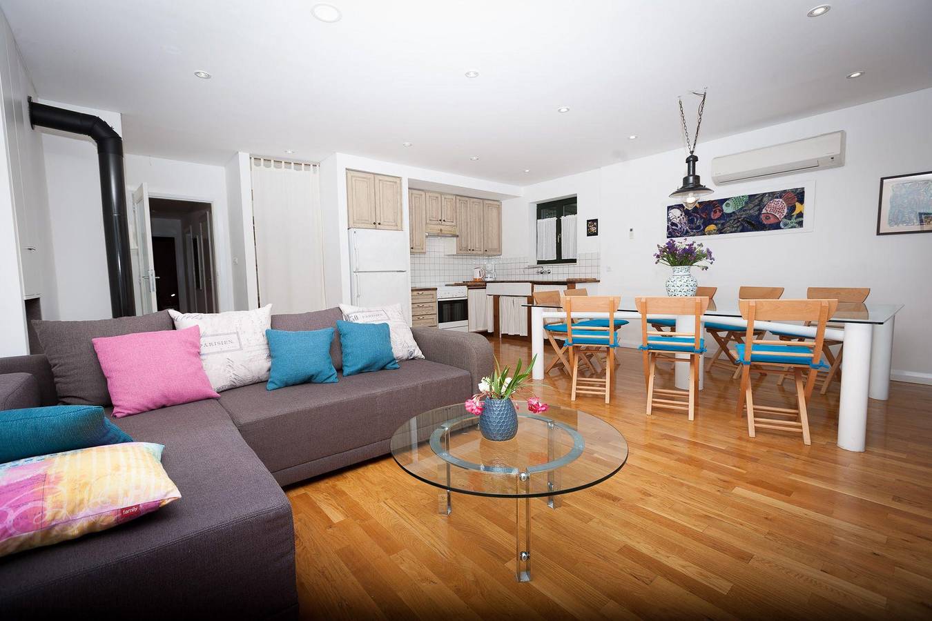 Ganze Ferienwohnung, Große Ferienwohnung mit Balkon und fantastischem Meerblick, direkt am Strand in Bibinje, Zadar