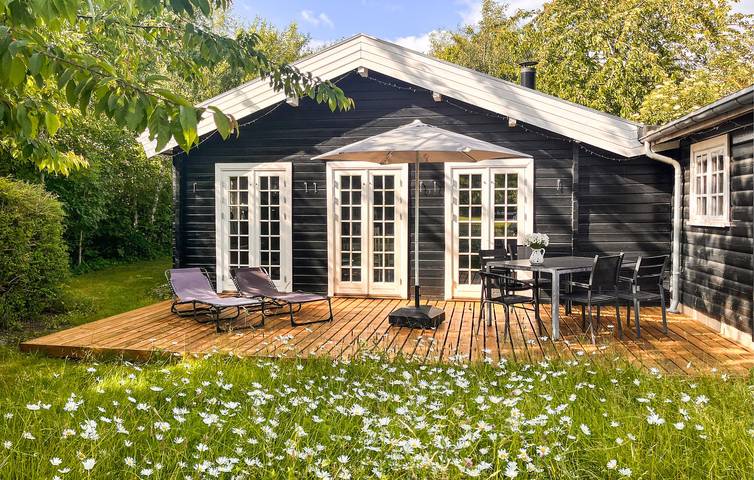 Ferieudlejning for 9 personer, med terrasse i Kirke Hyllinge