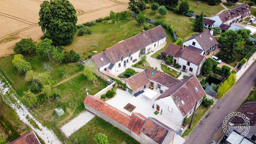 Gîte pour 19 personnes, avec jardin et terrasse dans Arces-Dilo
