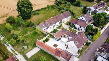 Gîte pour 19 personnes, avec jardin et terrasse dans Yonne